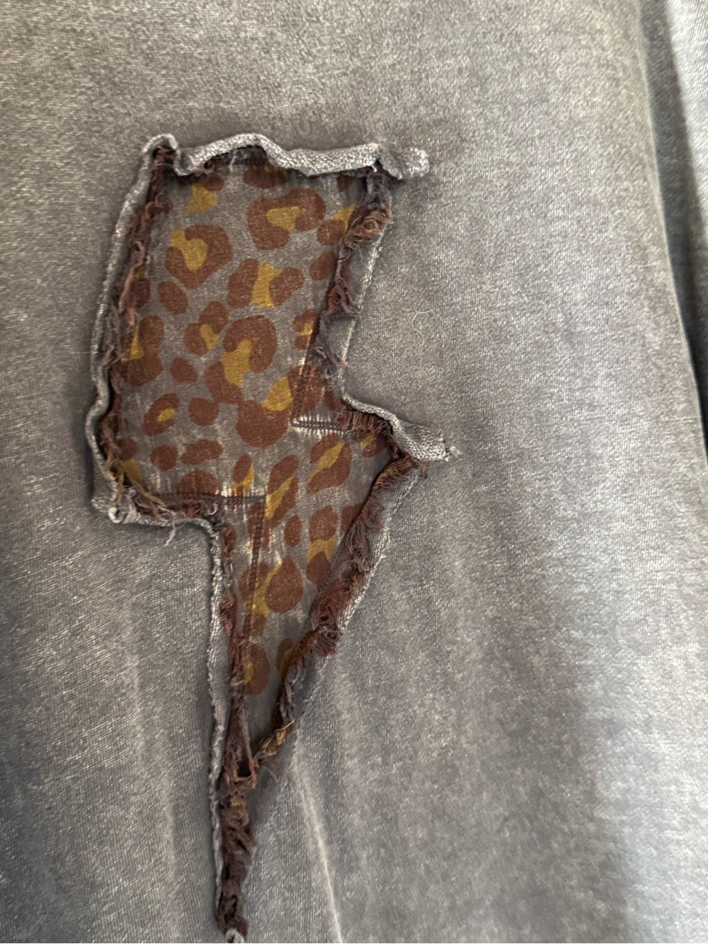 Easel Gray Mineral Wash Lightning Bolt Sweatshirt 2X Oversized Leopard Patch - Picture 3 of 5